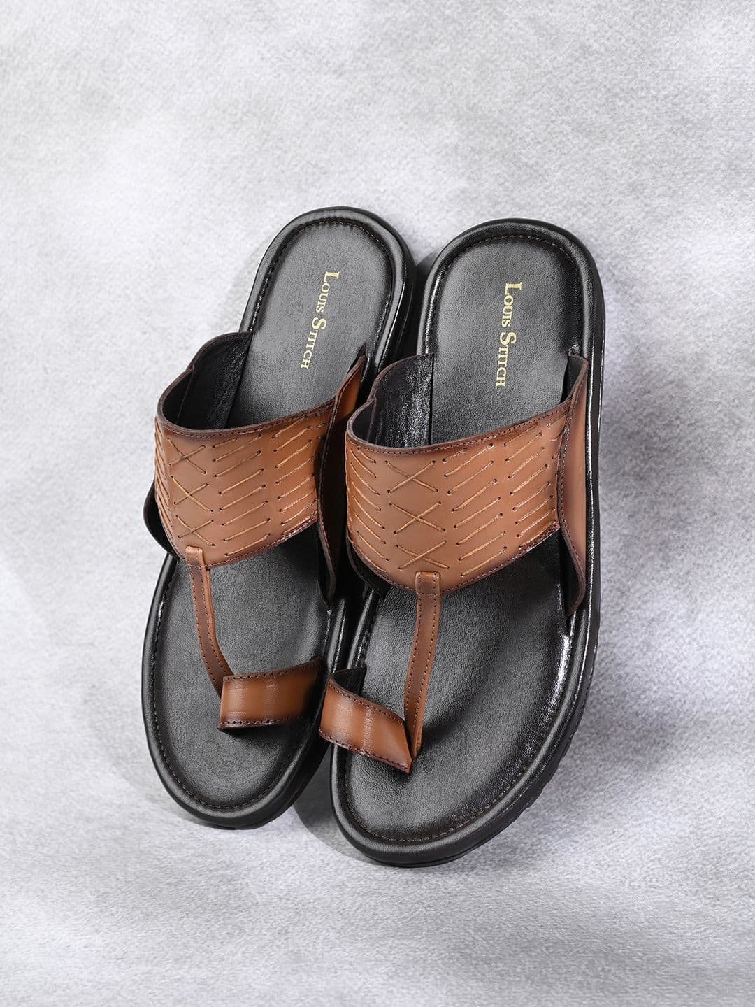 LOUIS STITCH Men Kolhapuri Style Lightweight Toe Ring Leather Sandals - view 1