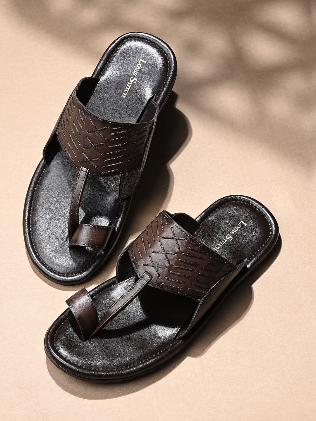 LOUIS STITCH Men Kolhapuri Style Lightweight Toe Ring Leather Sandals - view 1