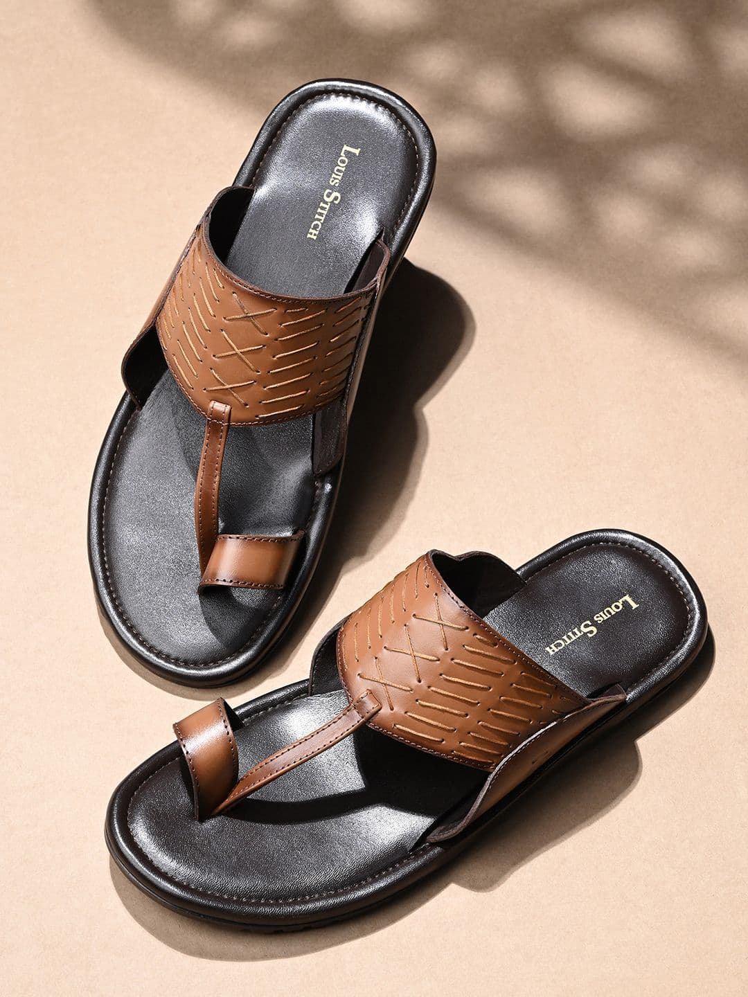 LOUIS STITCH Men Kolhapuri Style Lightweight Toe Ring Leather Sandals - view 1
