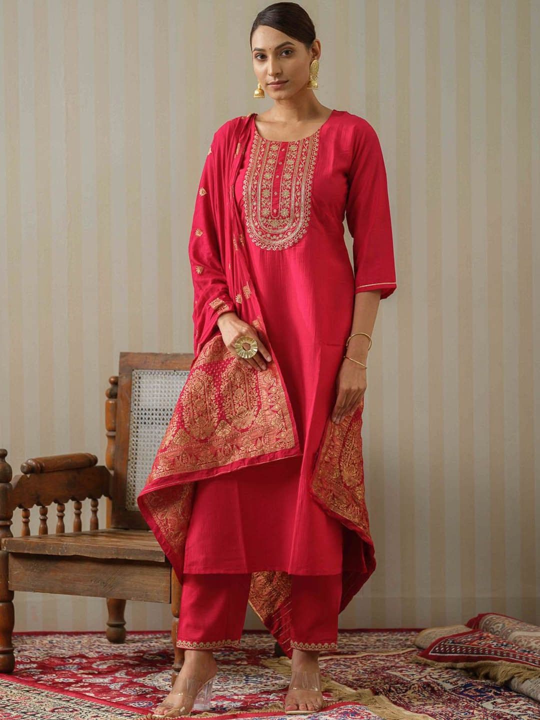 House of Pataudi Floral Yoke Design Round Neck Straight Kurta Trousers With Dupatta - view 1
