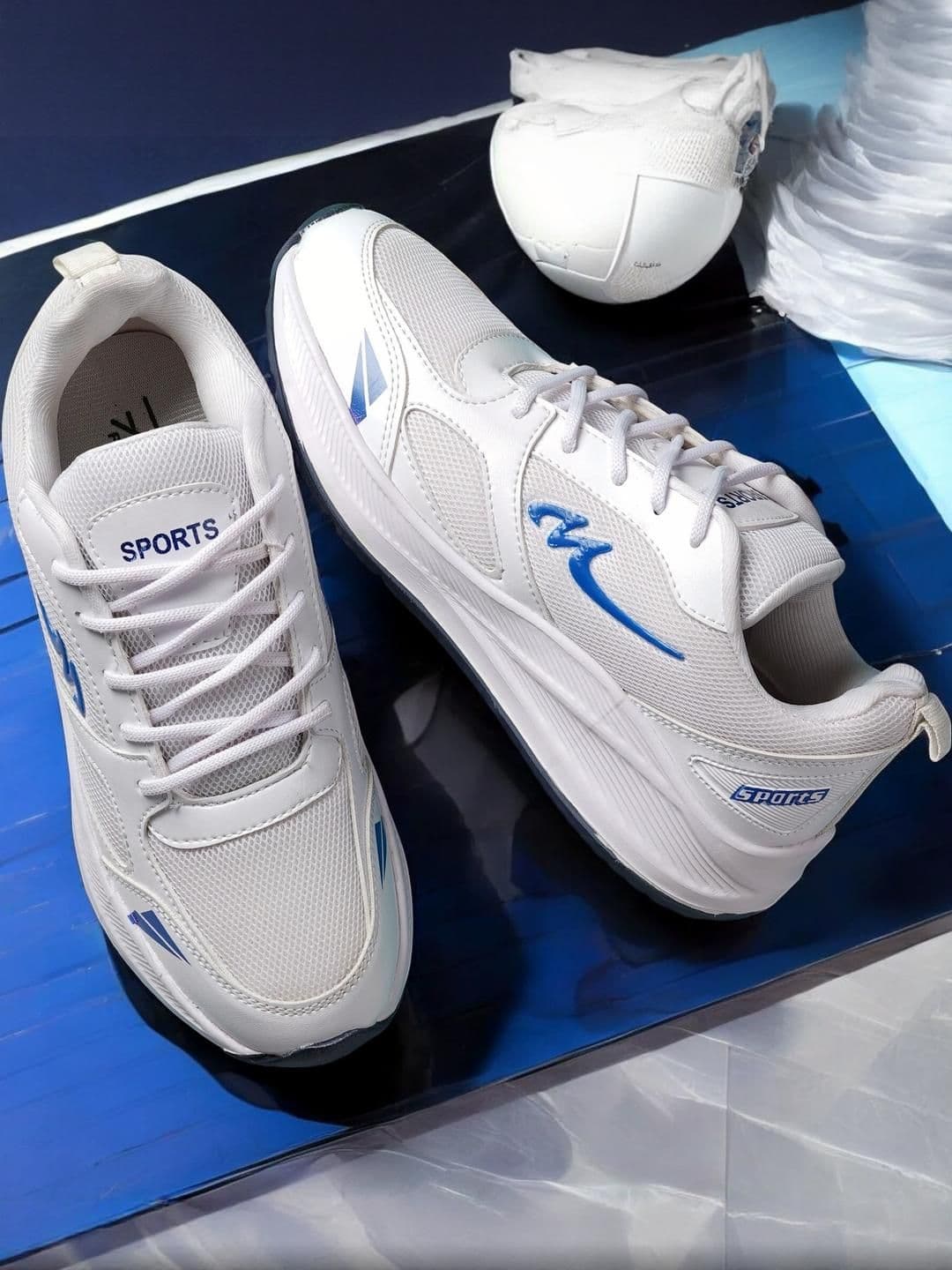 Free Kicks Men White Synthetic Marking Running Sports Shoes - view 1