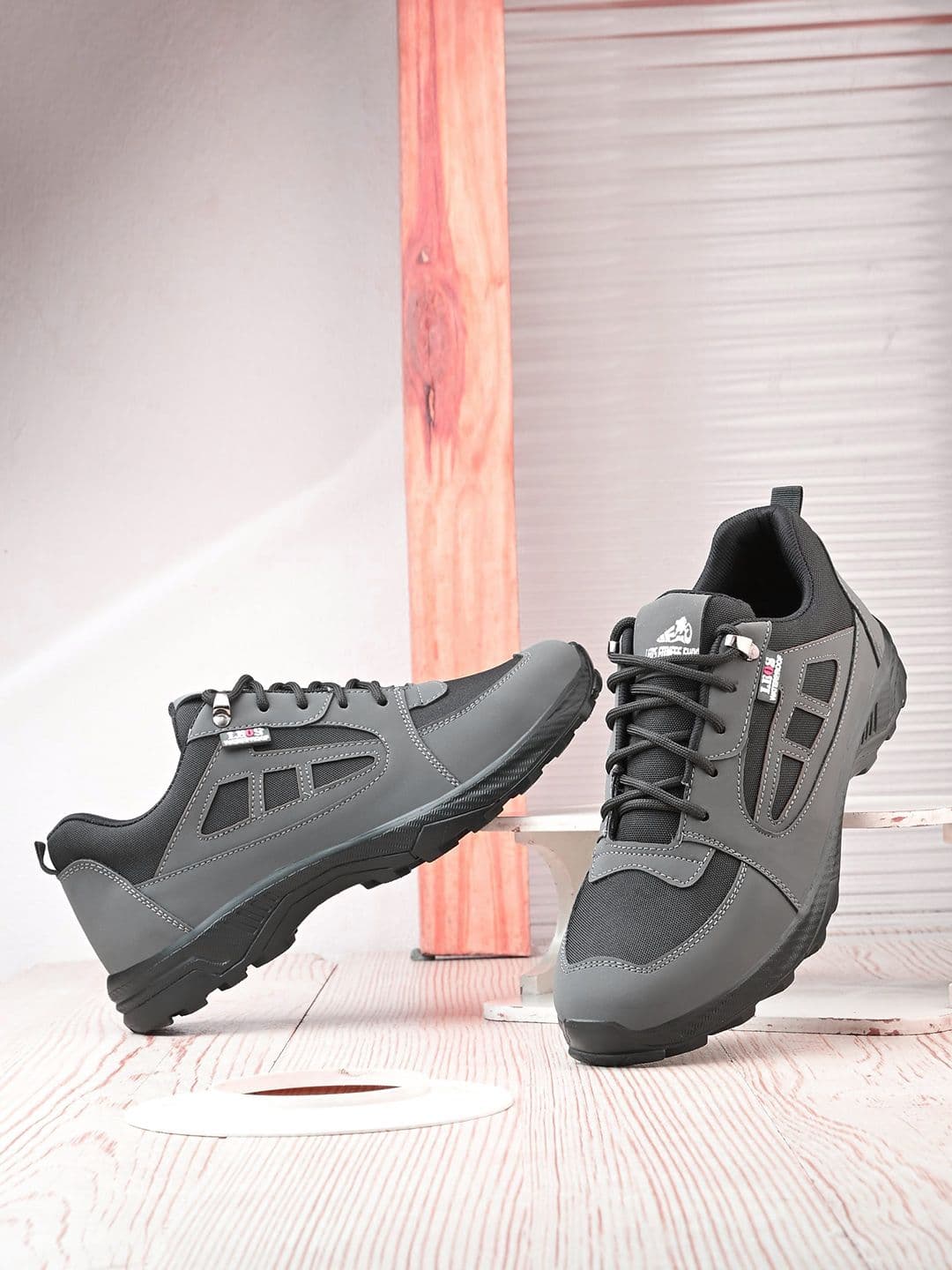 Leo's Fitness Shoes Men Colourblocked Trekking Shoes - view 1