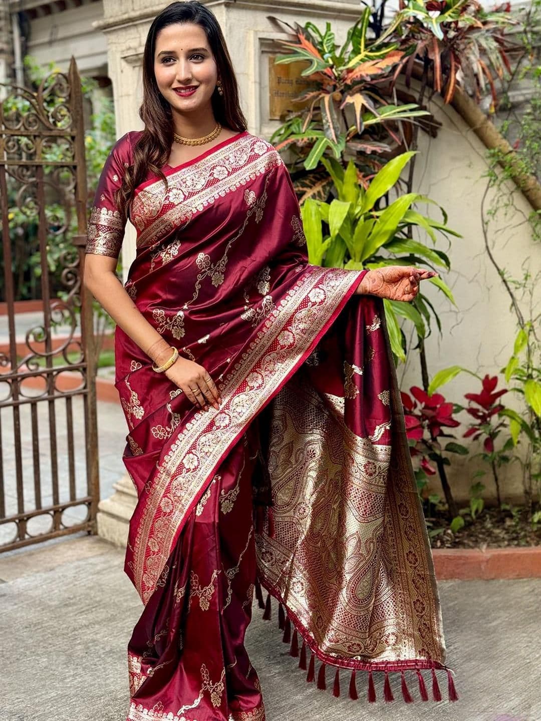 ELITE WEAVES Jaal Maroon Banarasi Woven Zari Silk Blend Saree - view 1
