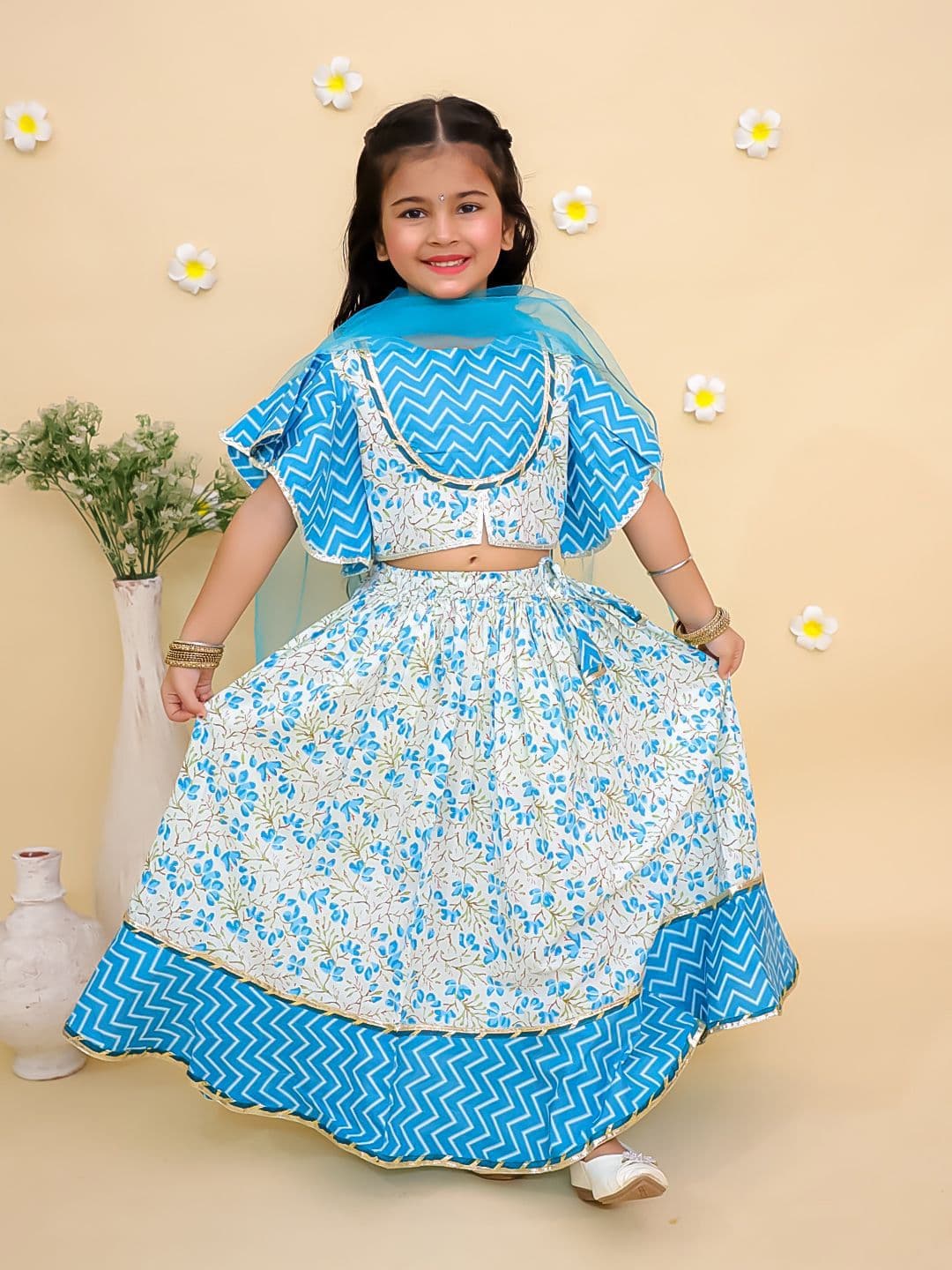 JUNITOS Girls Printed Foil Print Ready to Wear Lehenga & Blouse With Dupatta - view 1