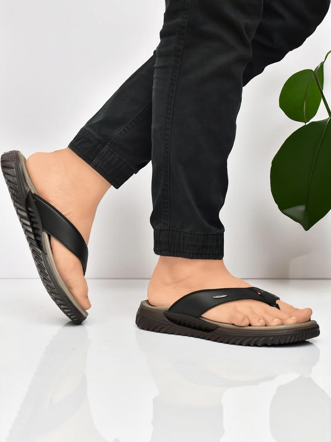 R-SWISS Men Black Synthetic Flip Flops - view 1
