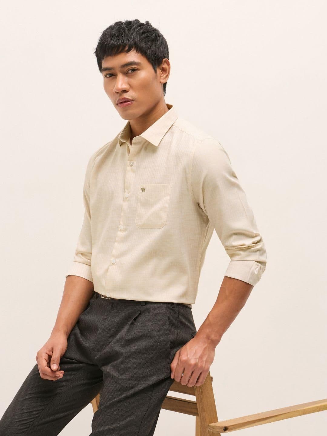 THE BEAR HOUSE Tailored Fit Pinstripes Striped Casual Shirt - view 1