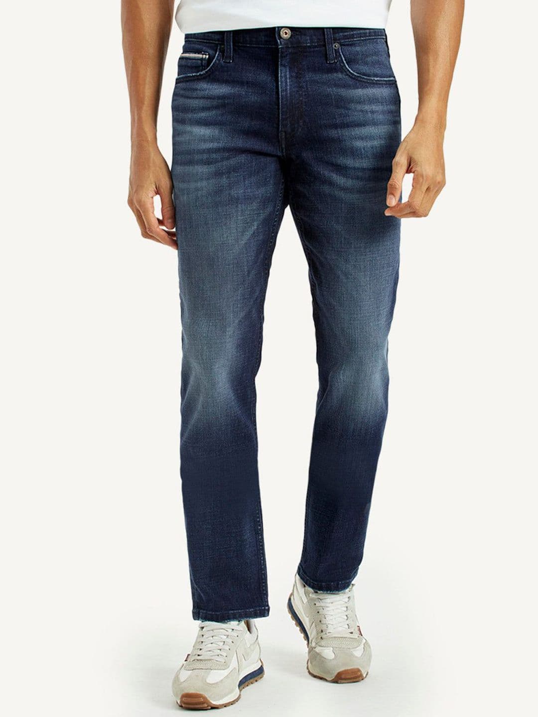 Levis Men Slim Fit Mid-Rise Light Fade Stretchable Jeans - view 1
