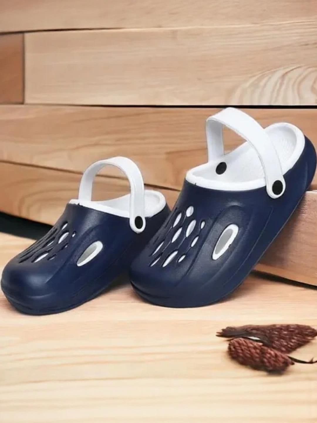 Crawl & Sprint Men Blue Rubber Sandals - view 1