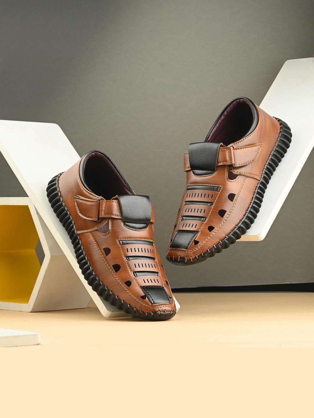 LAZY21 Men Tan Sandals - view 1