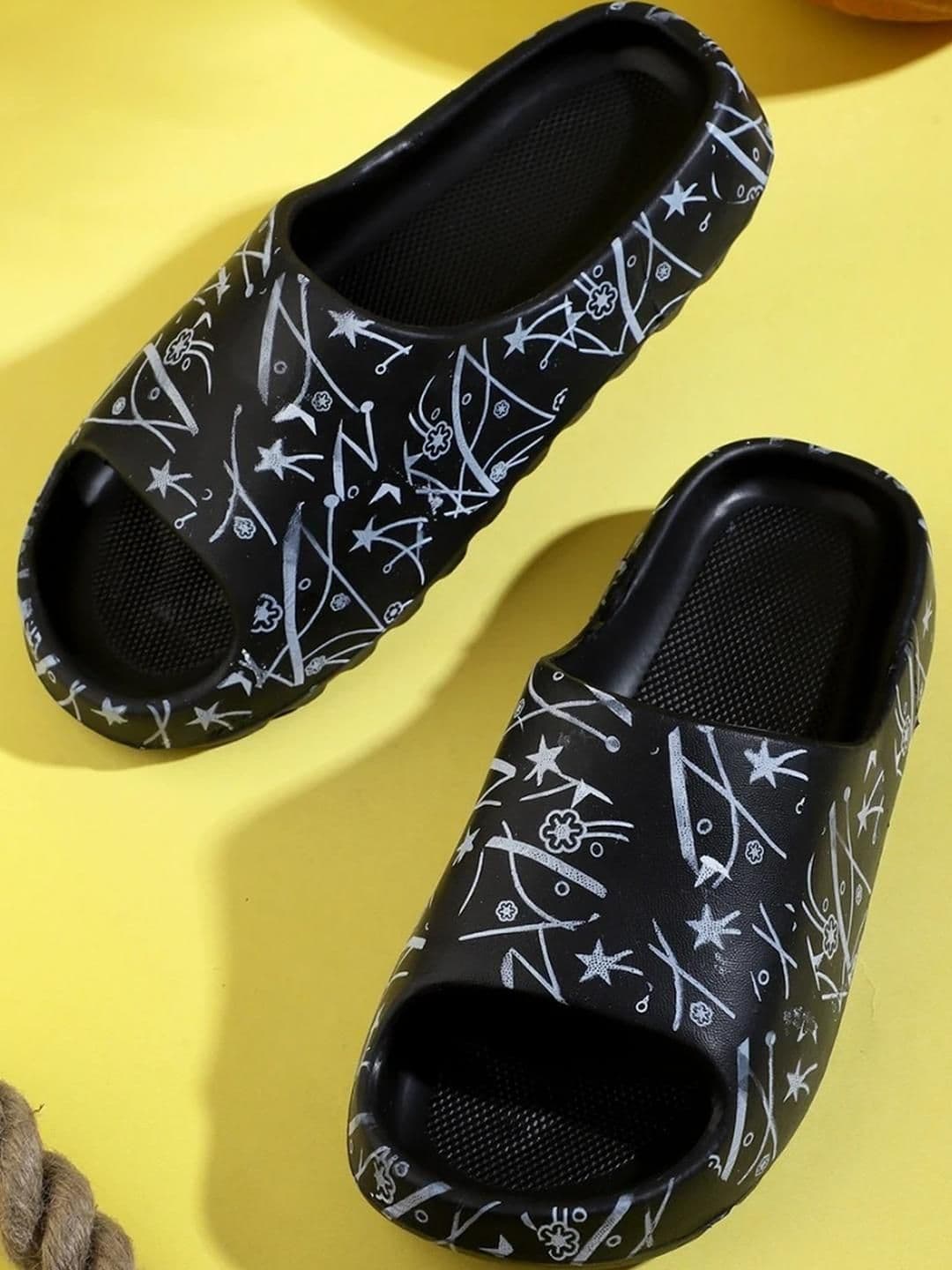 Pampy Angel Men Black Flip Flops - view 1