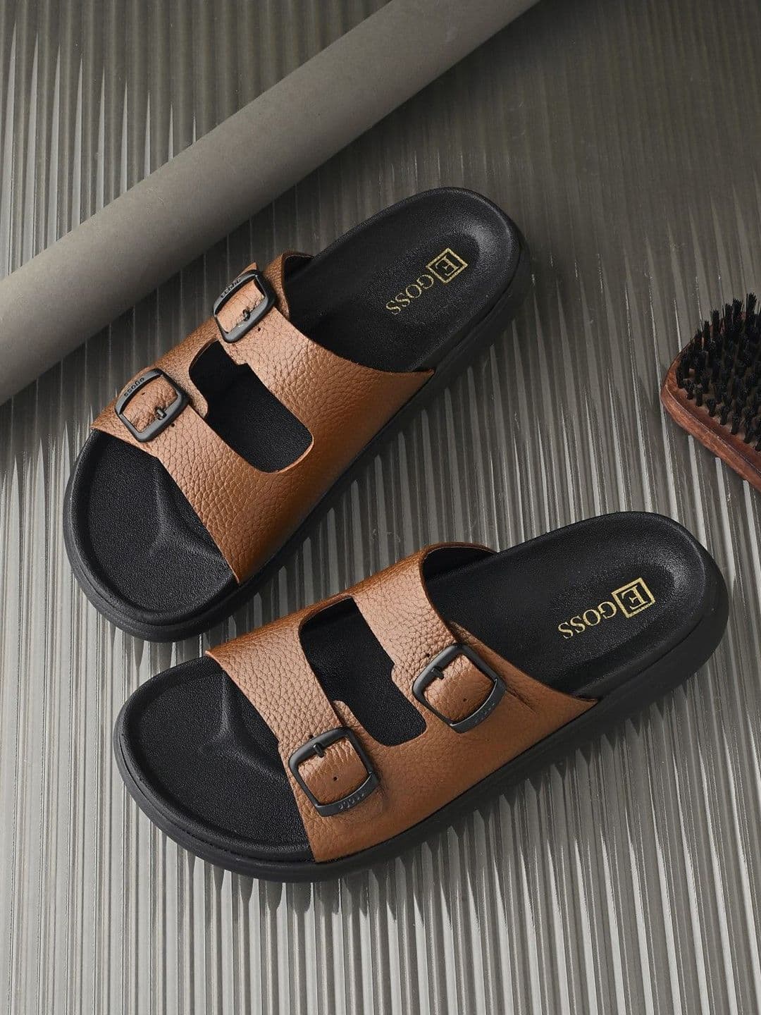 Egoss Aspeerio Men Textured Buckle Detailed Leather Casual Sandals - view 1