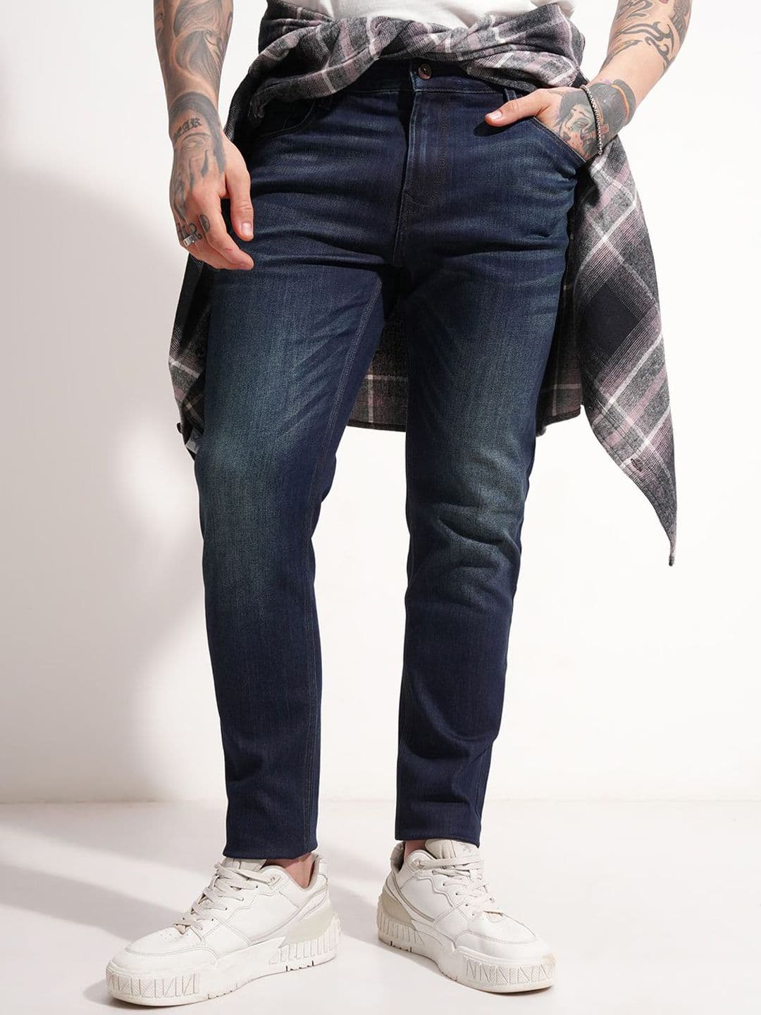 HIGHLANDER Men Slim Fit Mid-Rise Light Fade Stretchable Jeans