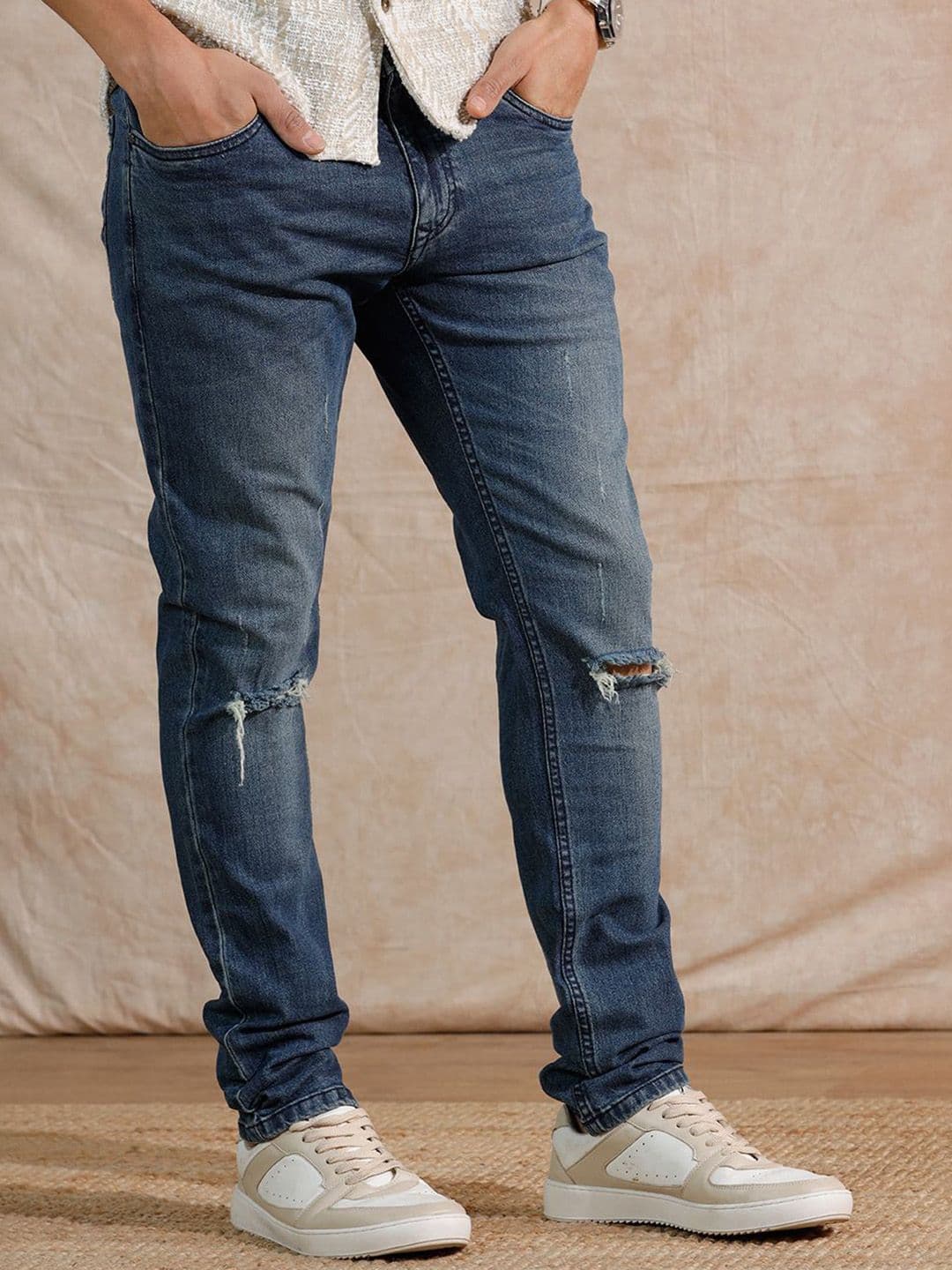 WROGN Men Comfort Slim Fit Mid-Rise Mildly Distressed Light Fade Jeans