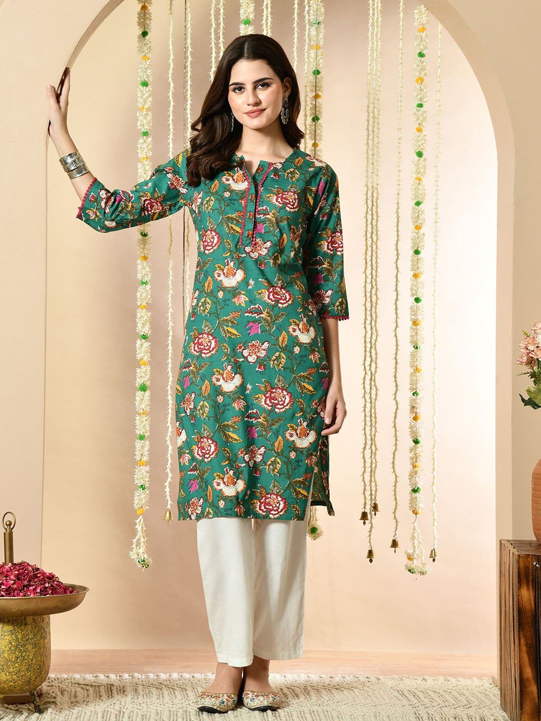 Aktasa Floral Printed Pure Cotton Straight Kurta - view 1