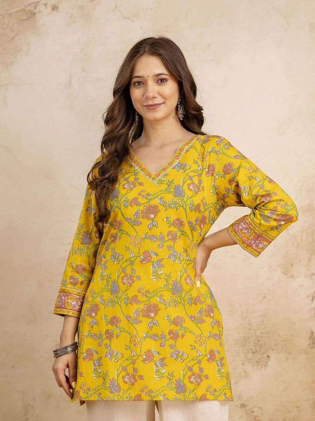 Sa Rasa Women Ethnic Motifs Printed V-Neck Pure Cotton Kurti - view 1