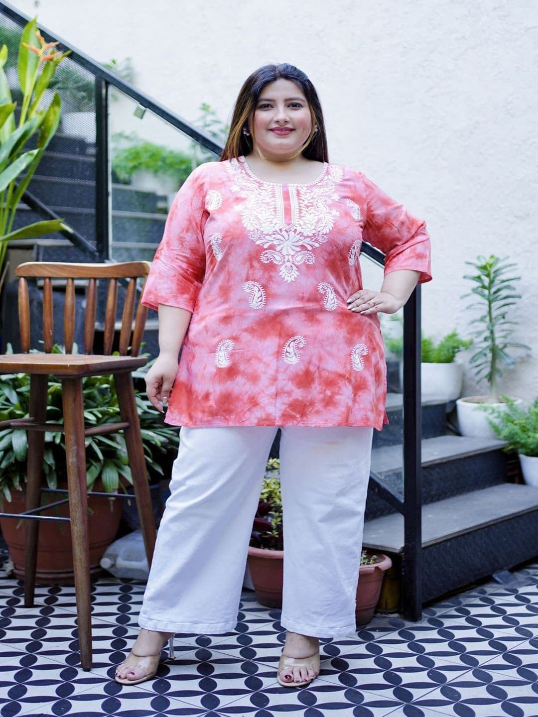 Lee Moda Women Paisley Embroidered Thread Work Kurta - view 1