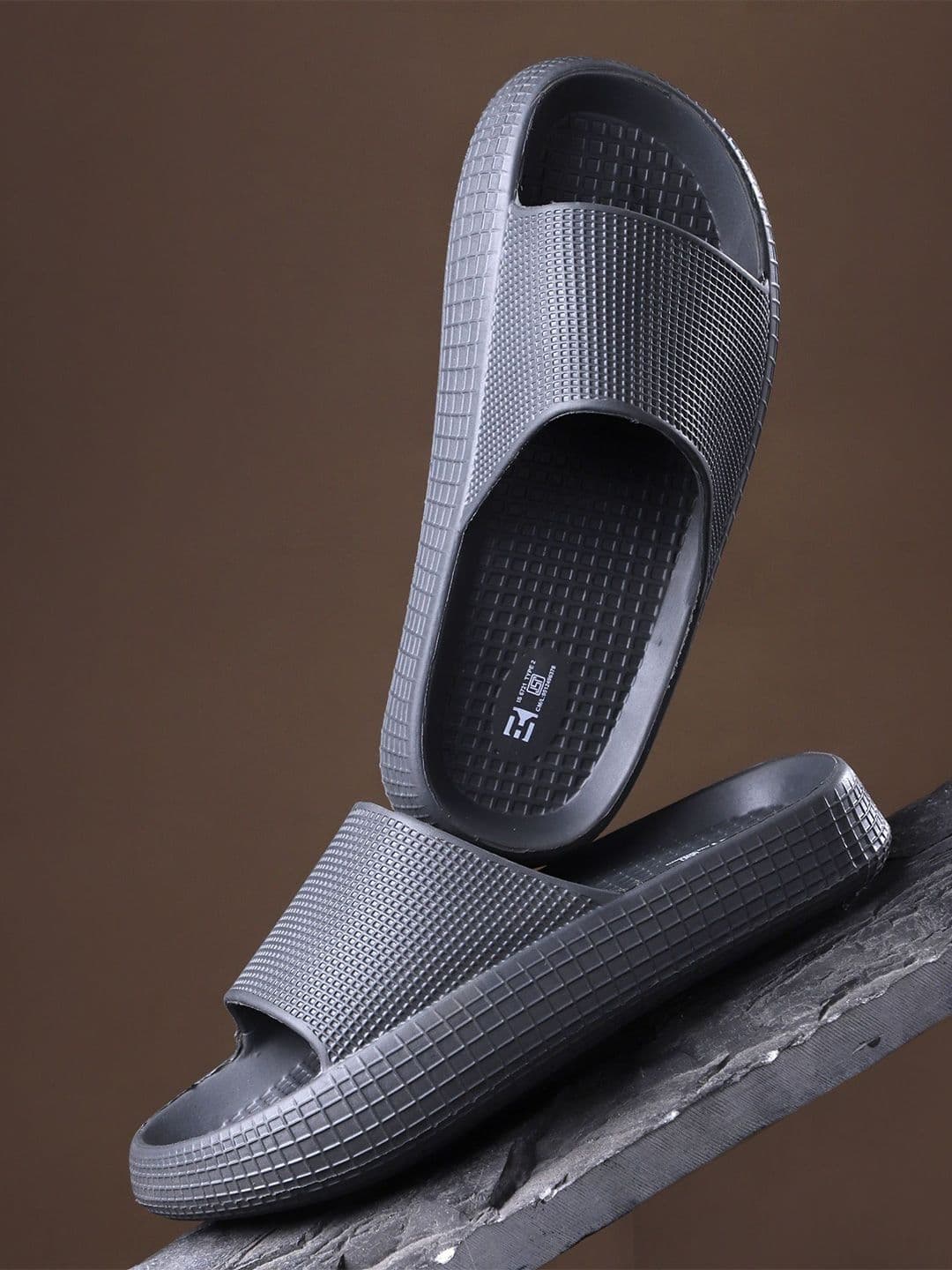 Hygear Radar Men Textured Casual Sliders - view 1