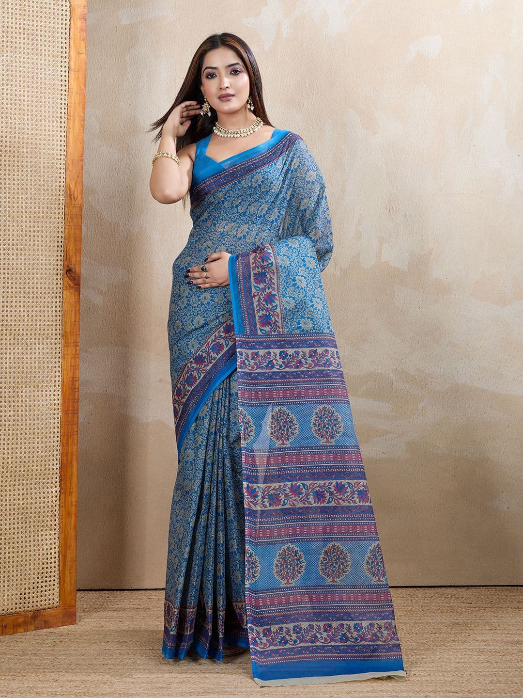 SHANVIKA Women Floral Printed Woven Design Saree - view 1