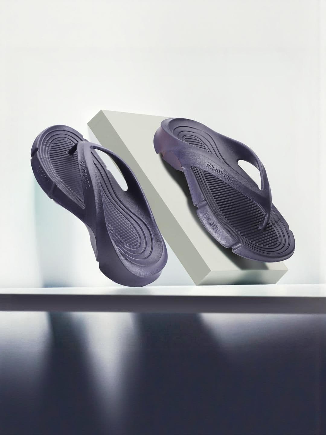 TOMSY CHOICE Men Solid Slip-On Flip Flops - view 1
