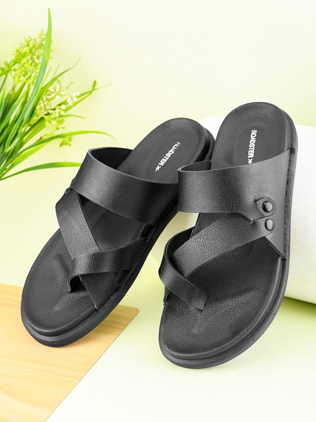 The Roadster Lifestyle Co Men One Toe Comfort Sandals - view 1