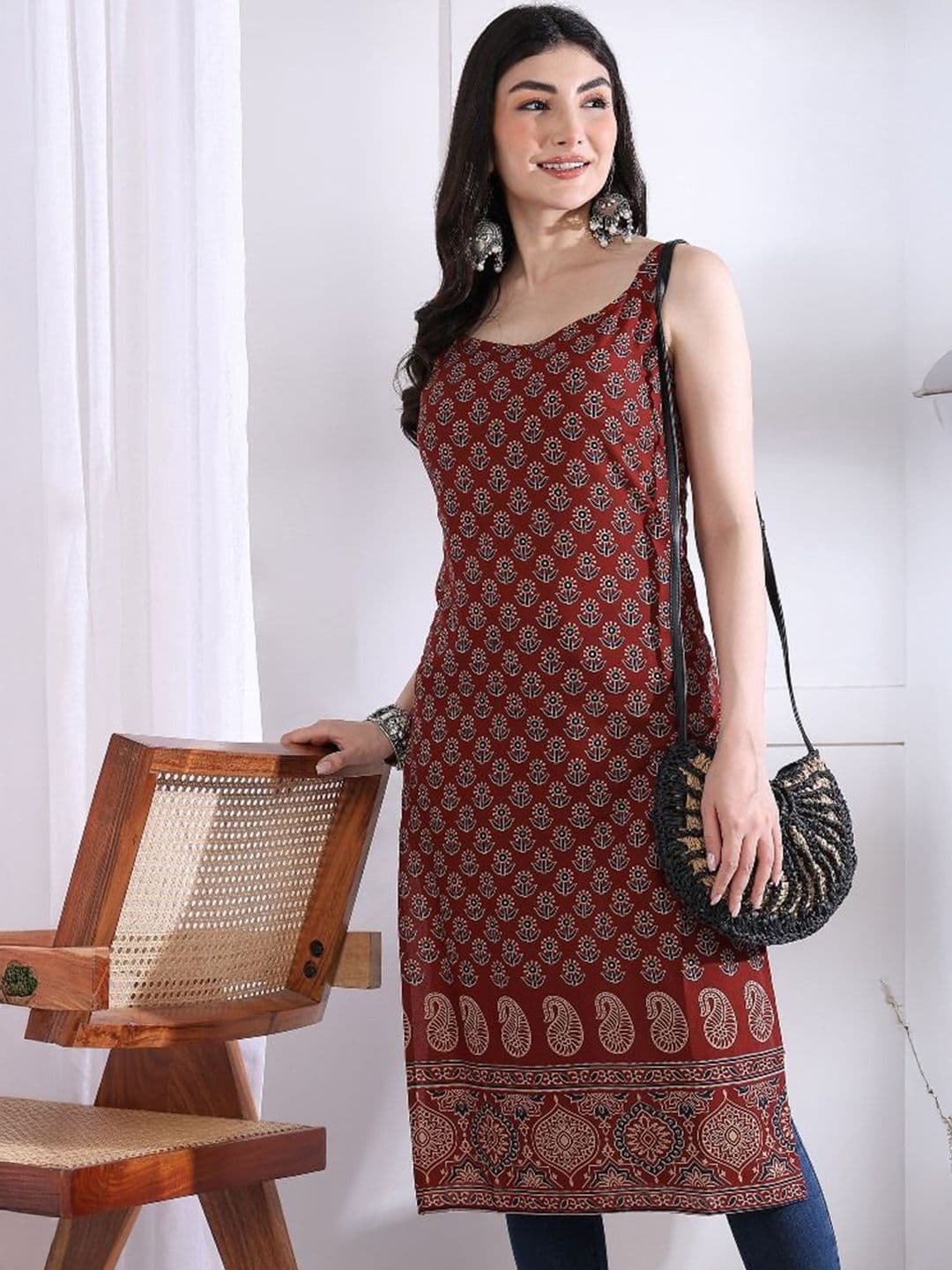 Vbuyz Womens Floral Print Straight Fit Maroon Cotton Kurta with Printed Bottom Border - view 1