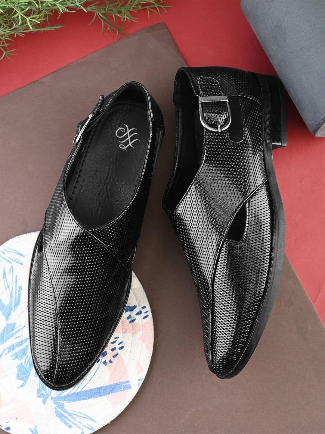 House of Pataudi Men Peshawari Shoe Style Sandals - view 1