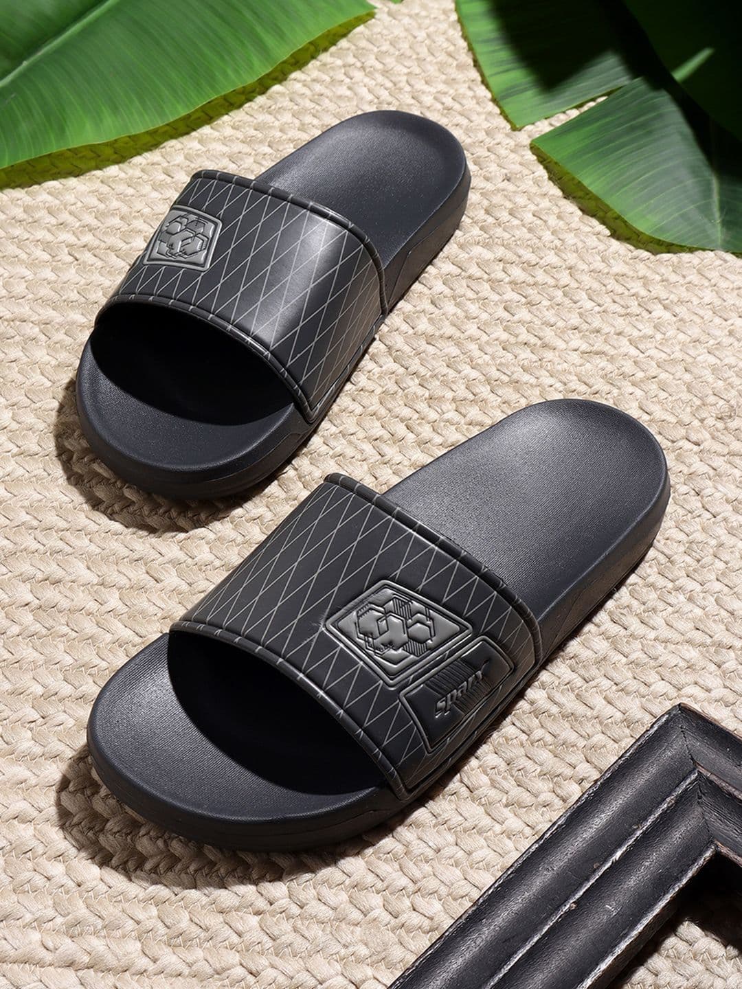 Sparx SFG-185 Men Slip-On Sliders - view 1