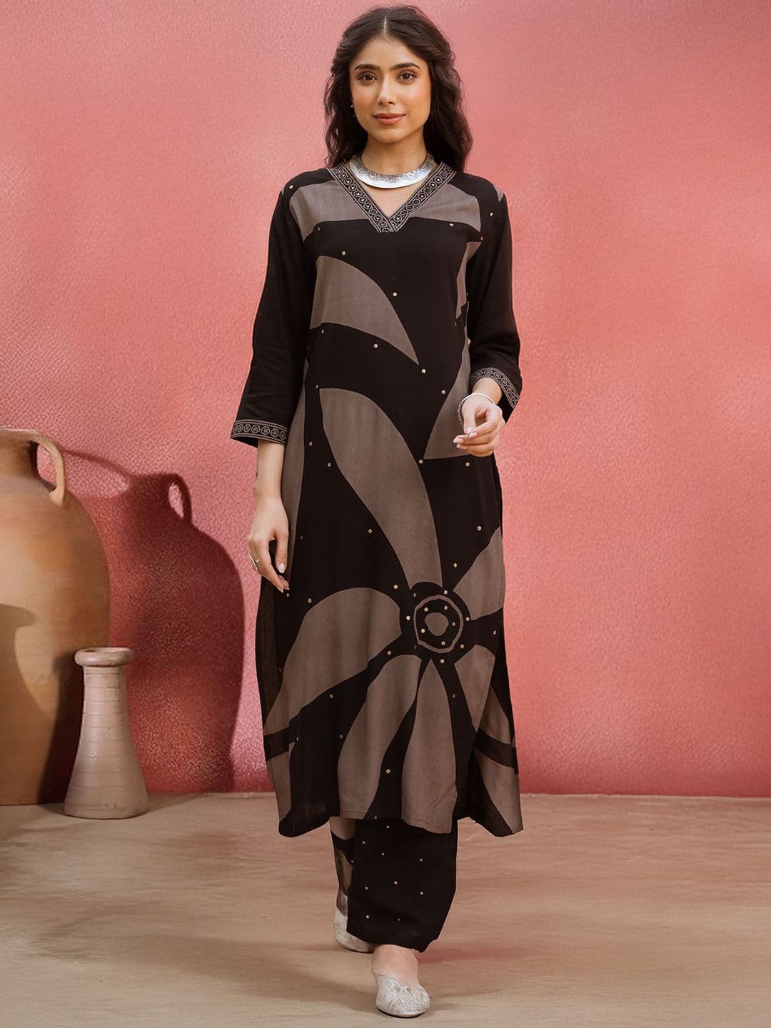 Sangria Women Printed Straight Kurta & Palazzos - view 1