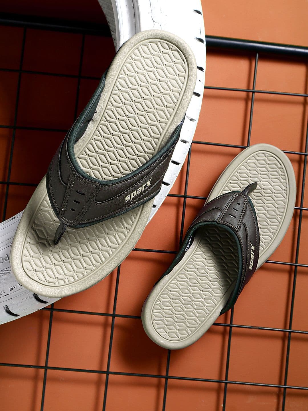 Sparx Slipper SFG-215 Men Thong Flip-Flops - view 1
