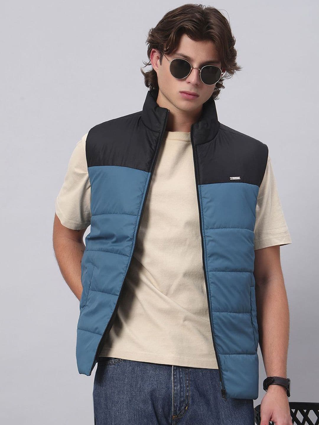 AR-FIT Men Colourblocked Lightweight Gilet Jacket - view 1