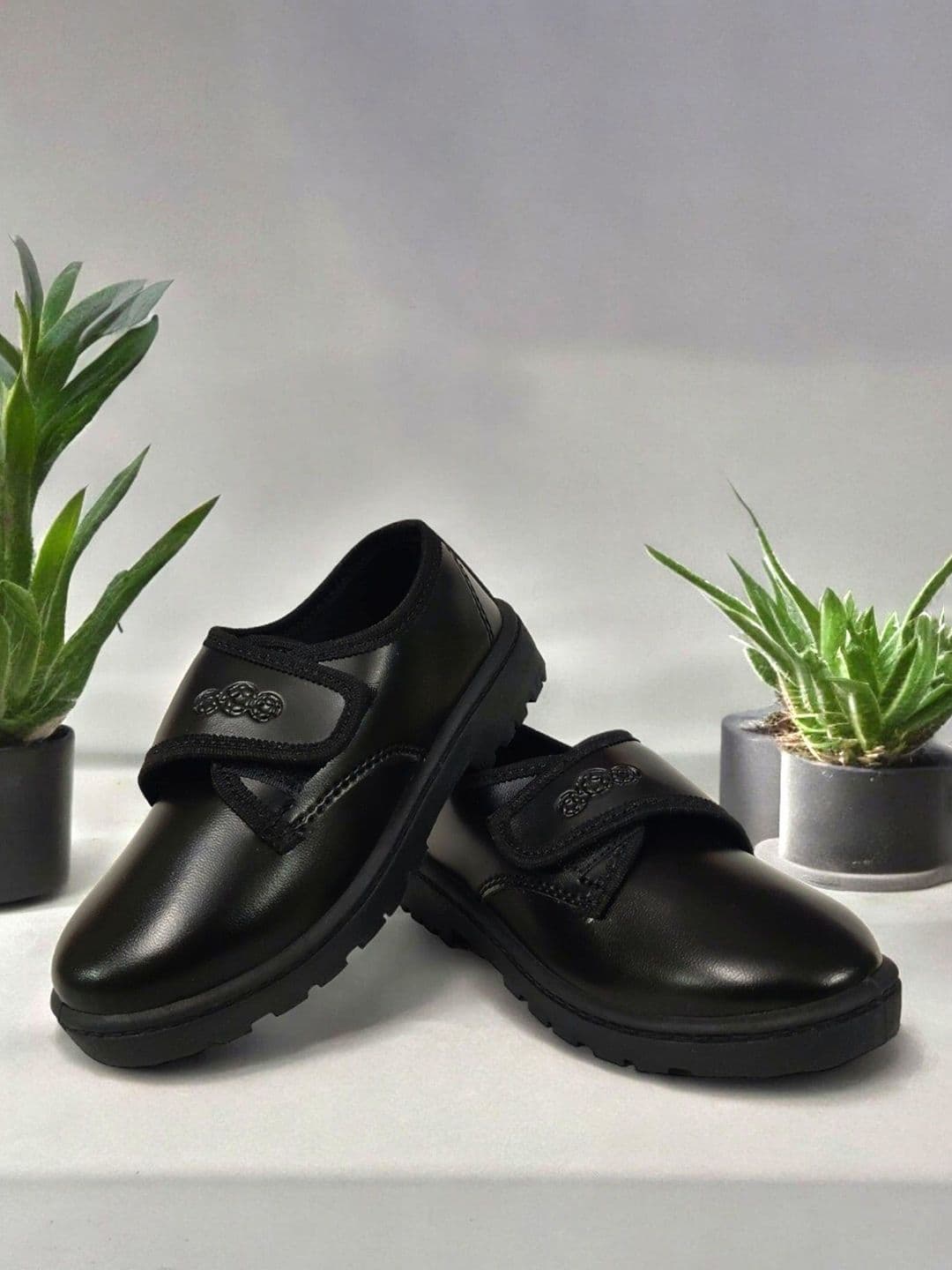 COOLZ DERBY VELCRO Kids Round Toe Velcro School Shoes - view 1