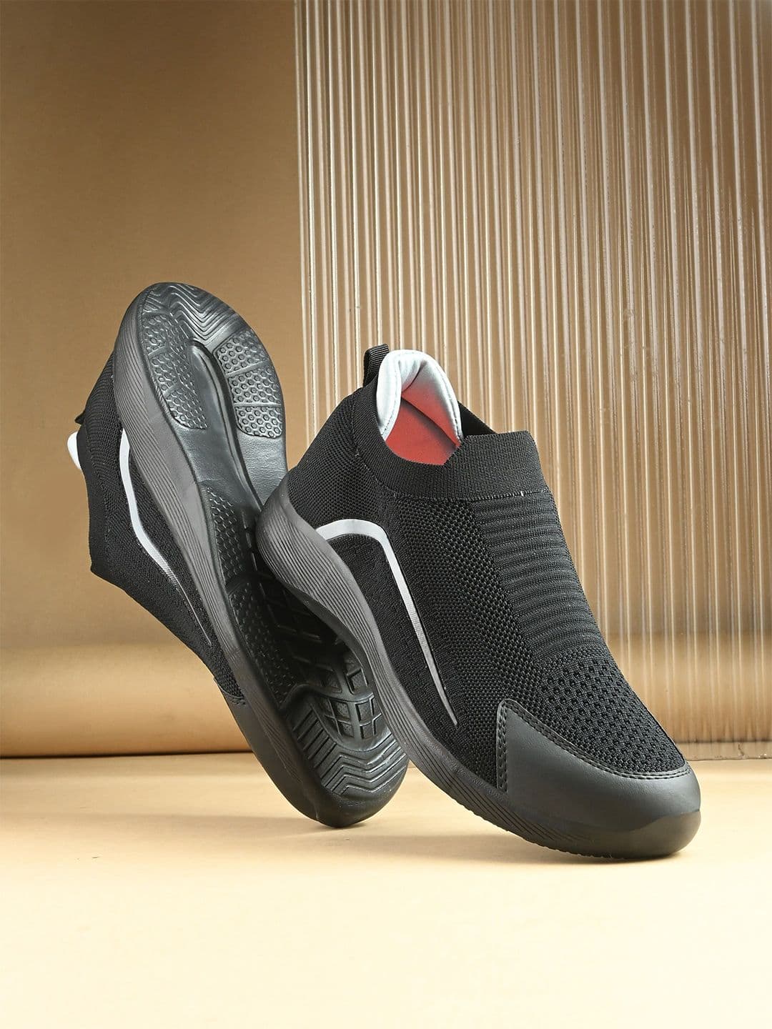 Killer Men Textured Lace-Ups Running Shoes - view 1