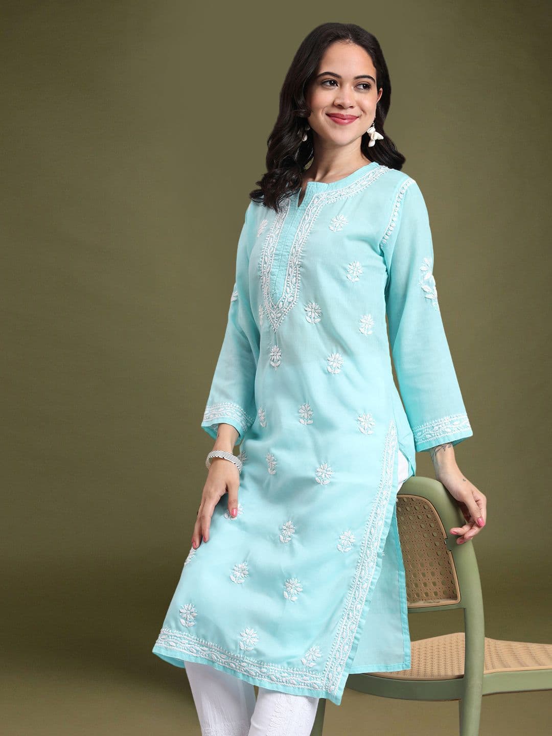 PARAMOUNT CHIKAN Floral Embroidered Cotton Chikankari Notch Neck Straight Kurta - view 1