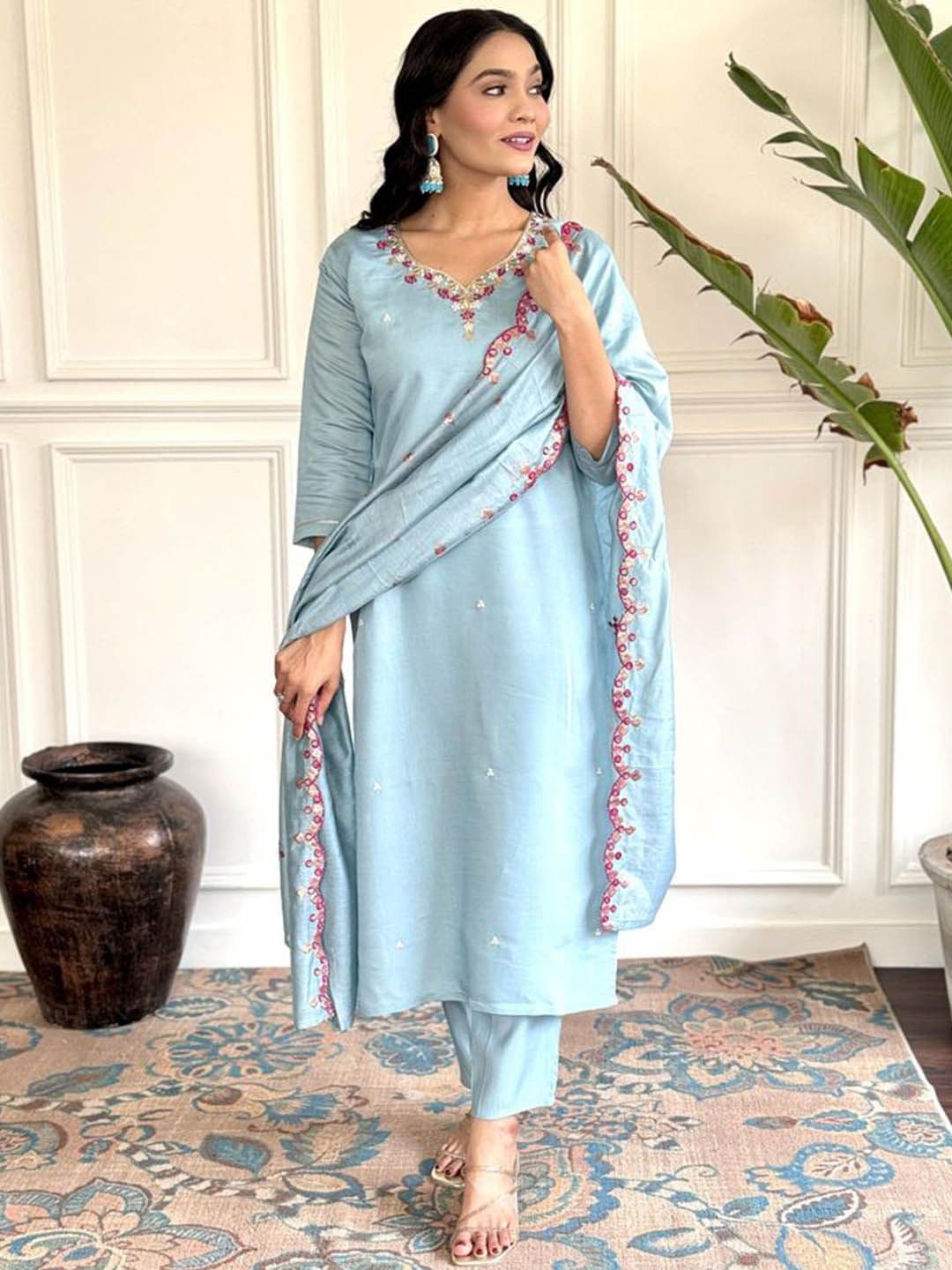 Anouk Rustic Women Floral Embroidered Kurta with Trousers & Dupatta - view 1