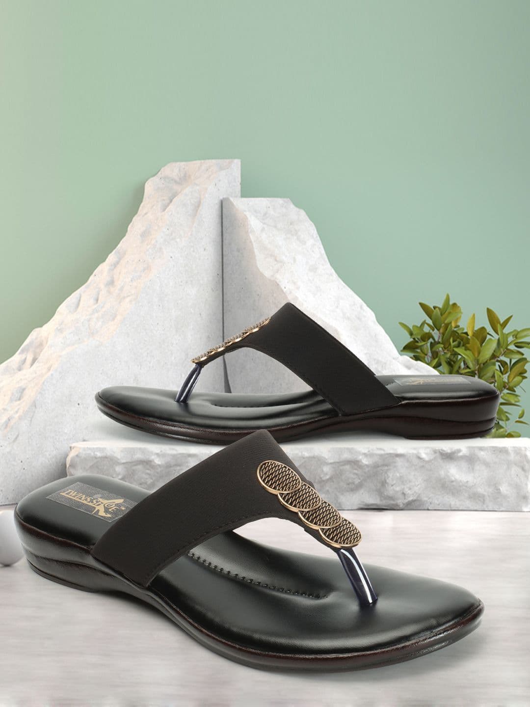 TWINSSHOE Women Black Casual Open Toe Flats - view 1