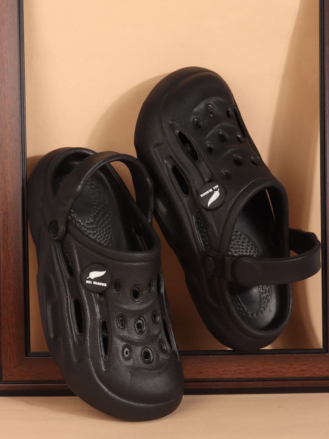 AROOM Men Light Weight & Comfortable Flip Flops Slipper - view 1