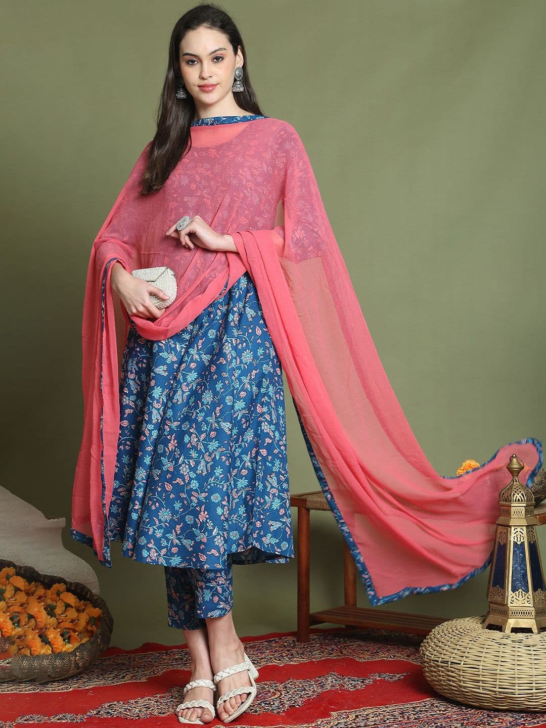 Merira Women Floral Printed Regular Kurti with Trousers & With Dupatta - view 1