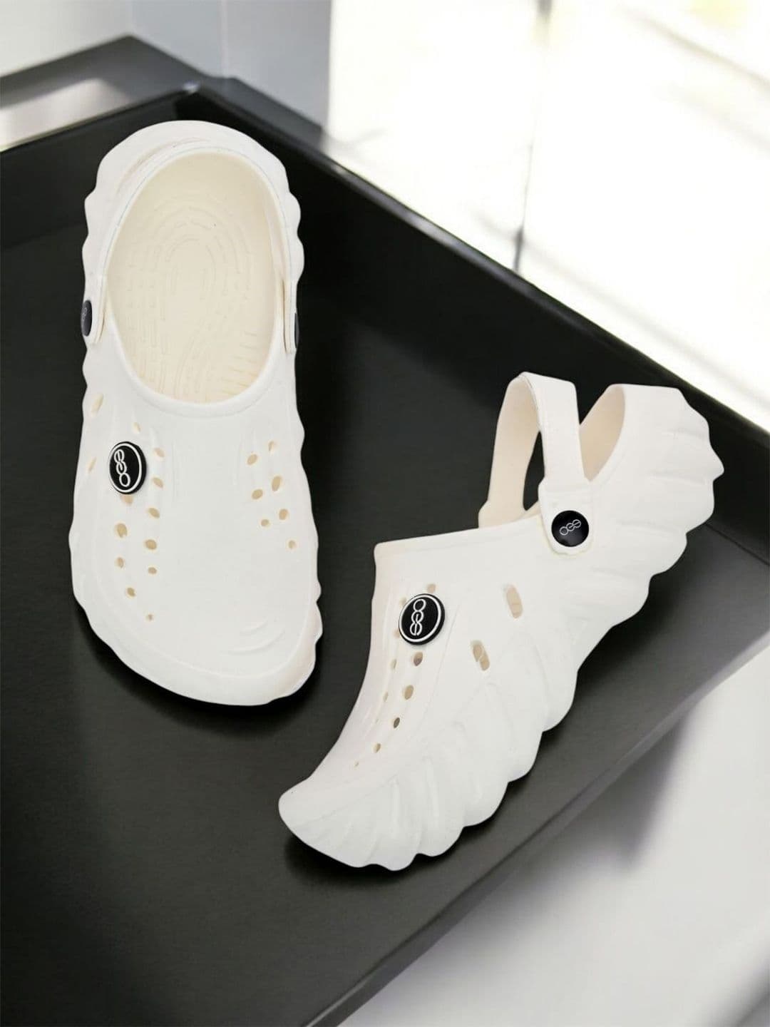 The Roadster Lifestyle Co Men Big Fox Gamblers Light Weight Clogs - view 1
