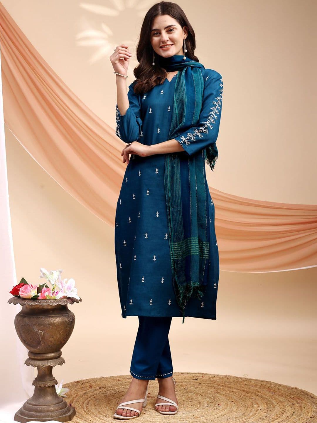 ARADHNA Floral Embroidered Thread Work Straight Kurta With Trousers & Dupatta - view 1