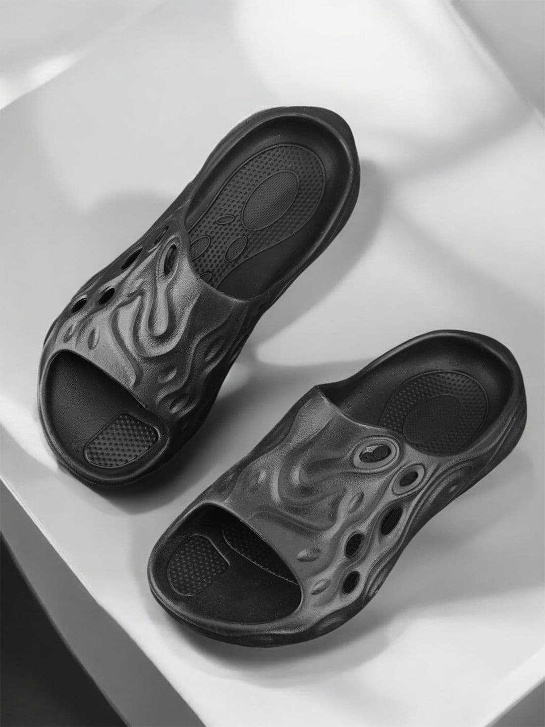 The Roadster Lifestyle Co Men Textured Lightweight Sliders - view 1