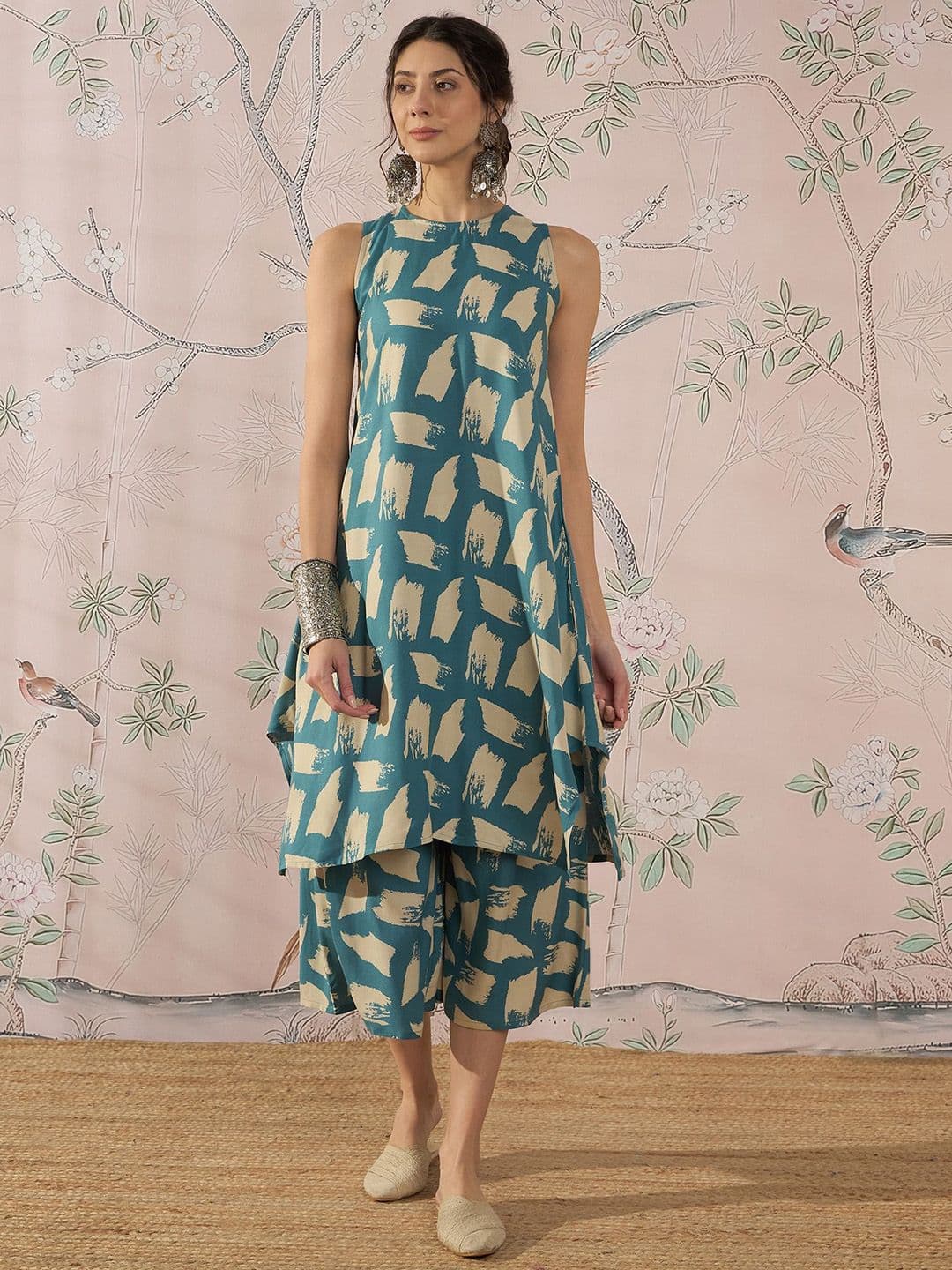 InWeave Women Abstract Printed Fusion Kurta with Palazzo - view 1