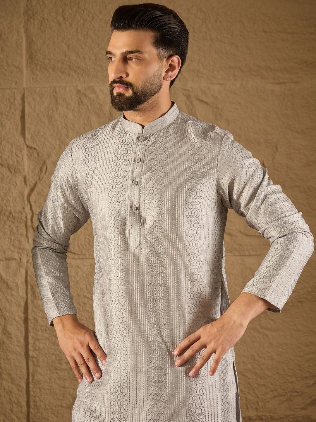Ethnic Bay Geometric Embroidered Mandarin Collar Kurta - view 1