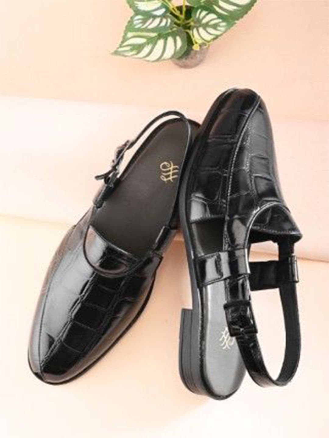 House of Pataudi Men Textured Peshawari Shoe-Style Sandals With Buckle - view 1