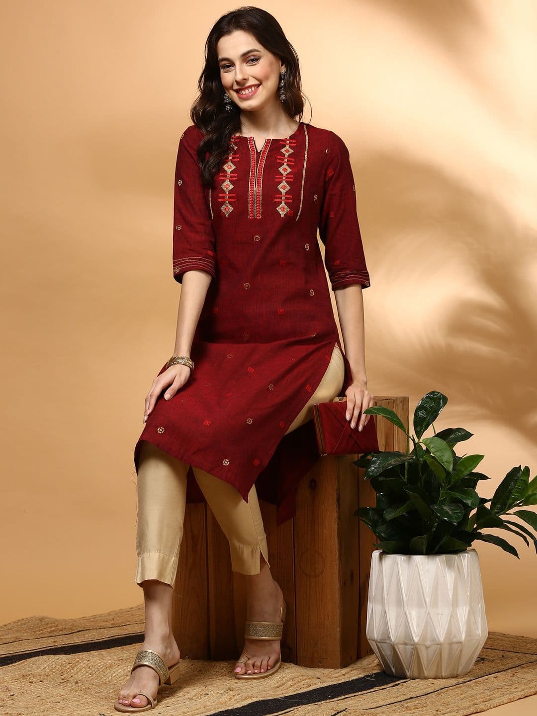 Anouk Geometric Embroidered Notch Neck Cotton Straight Kurta - view 1