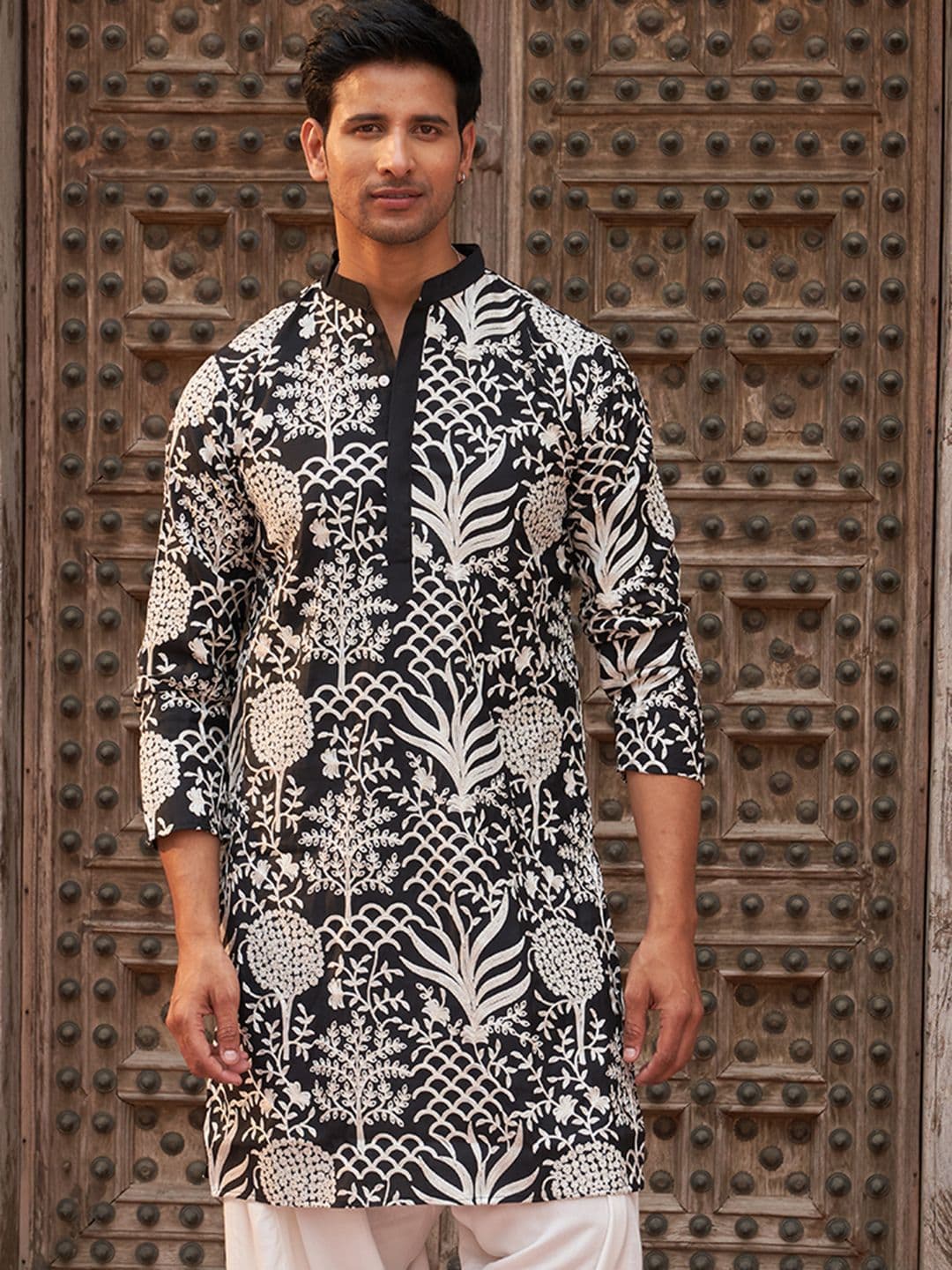Jompers Men Ethnic Motifs Embroidered Monochrome Straight Kurta - view 1