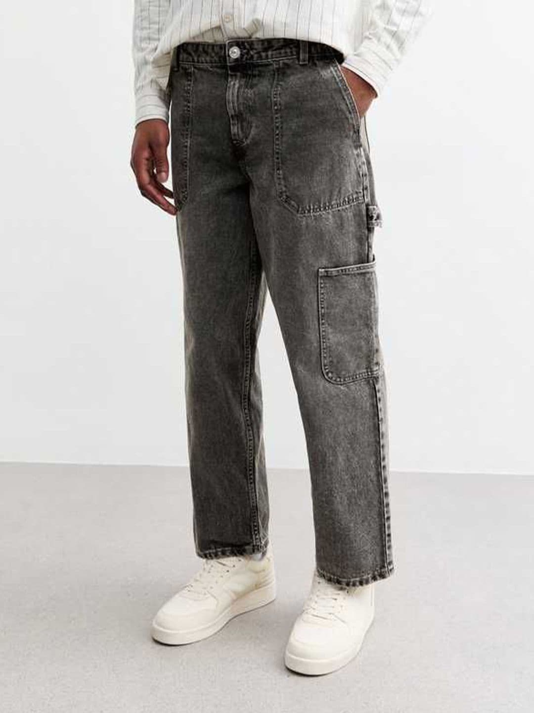 Off Duty India Men Straight Fit Mid-Rise Highly Distressed Heavy Fade Jeans - view 1