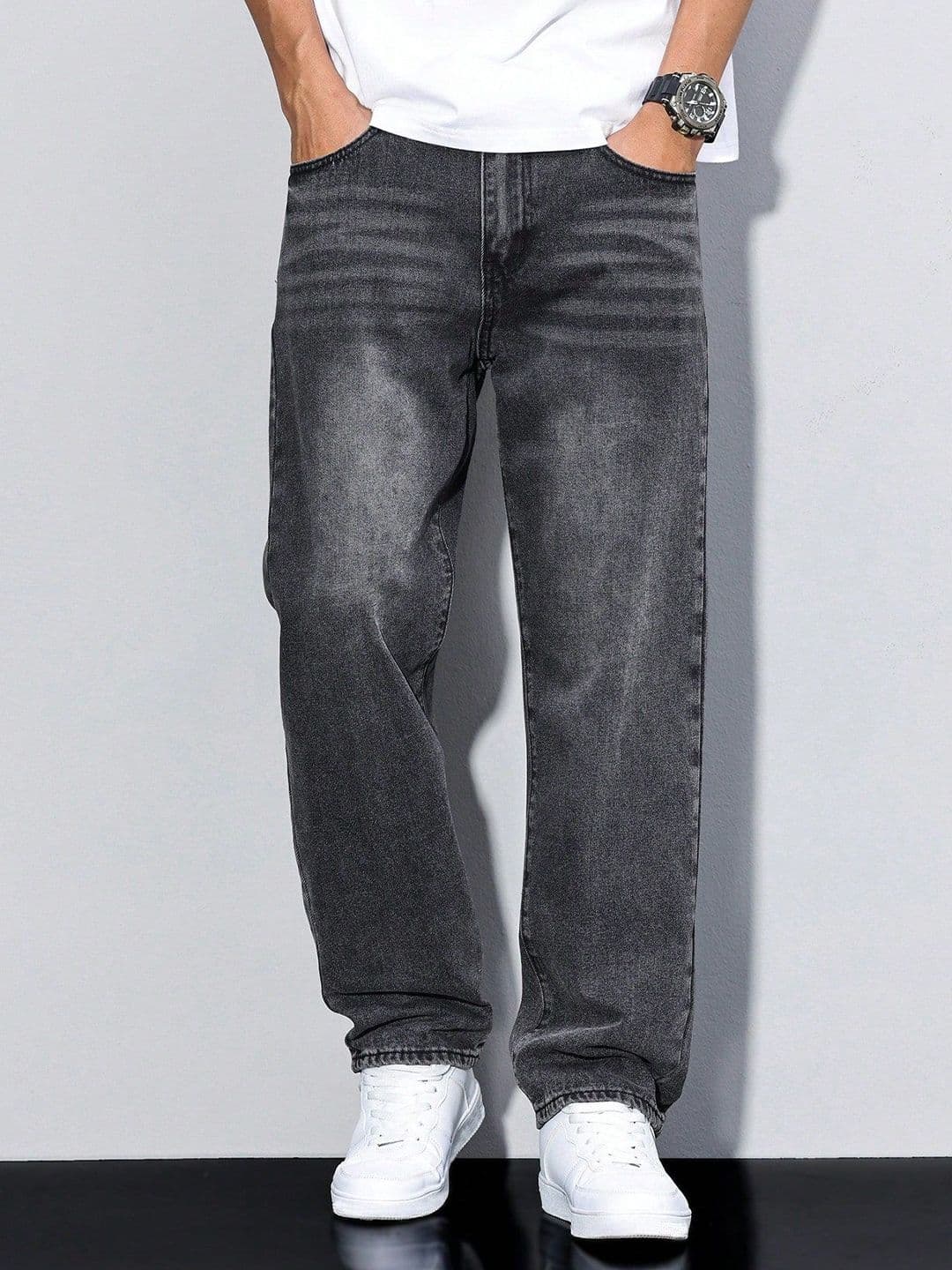 Off Duty India Men Straight Fit Mid-Rise Low Distress Heavy Fade Jeans - view 1