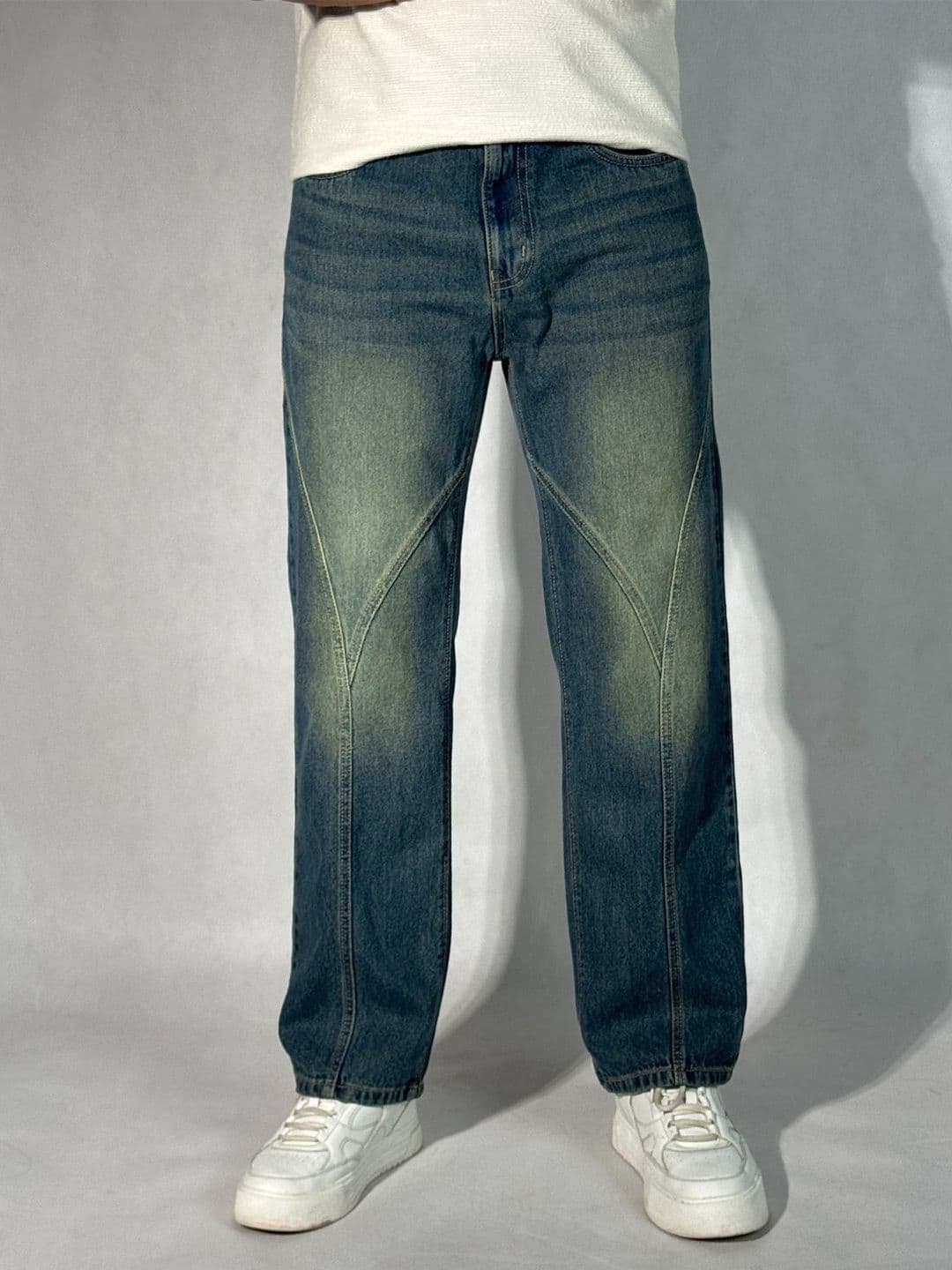 Off Duty India Men Straight Fit Mid-Rise Low Distress Light Fade Jeans - view 1
