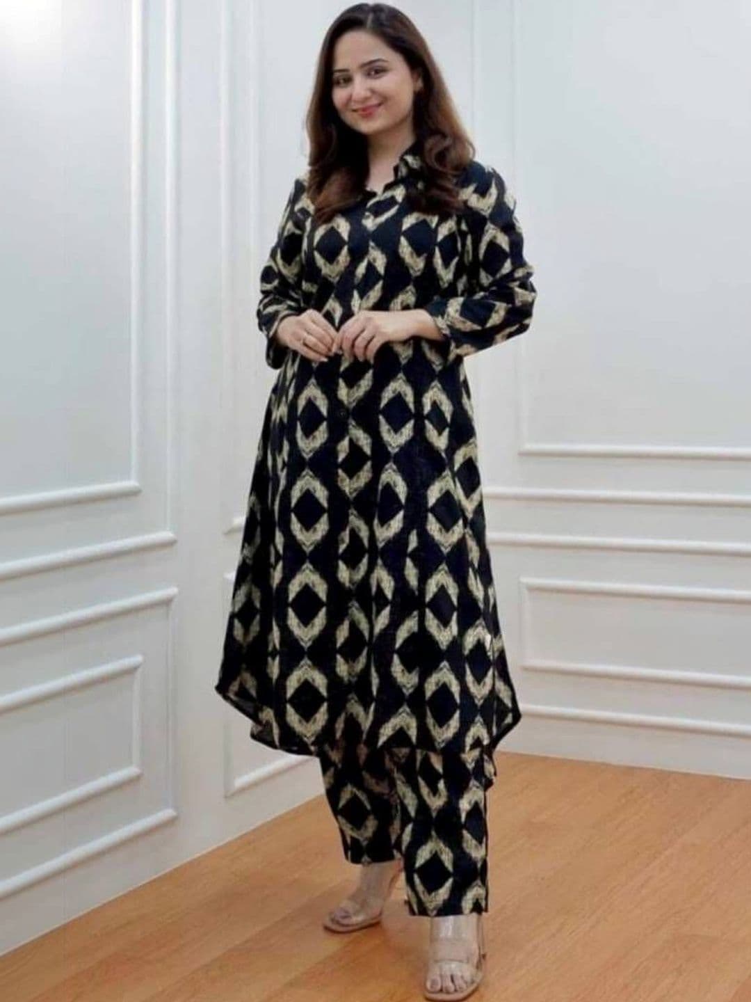 KAUTHAMEE Women Printed Regular Kurta with Trousers - view 1