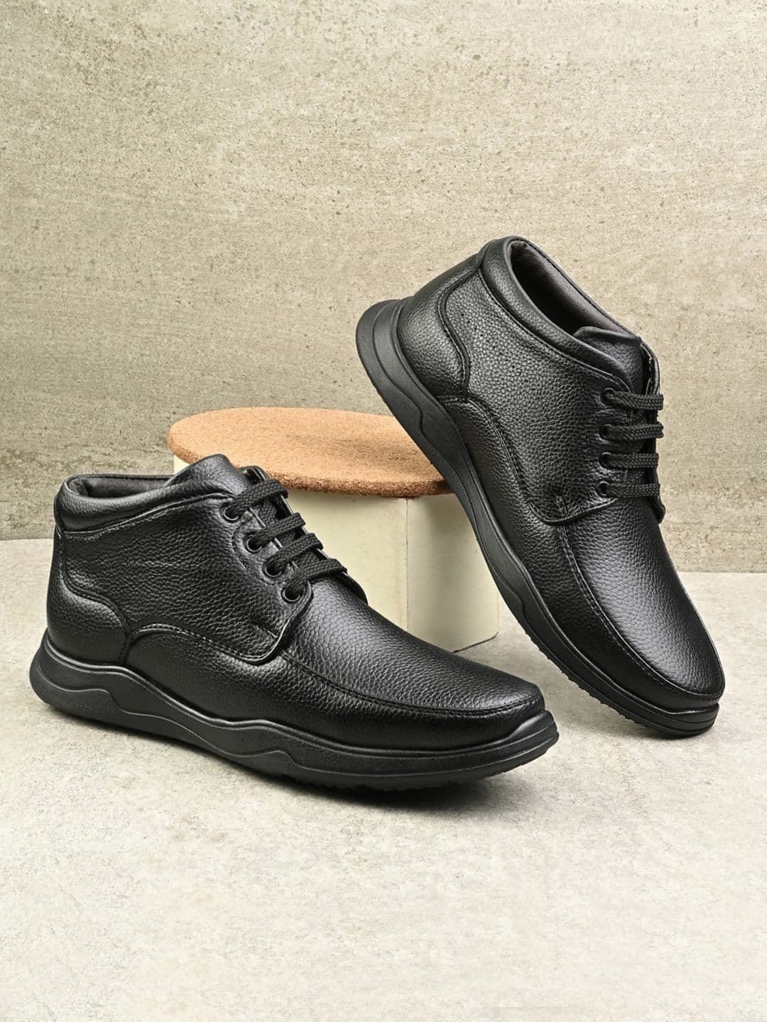 The Roadster Lifestyle Co Men Leather Round Toe Lightweight Lace-Ups Derbys - view 1